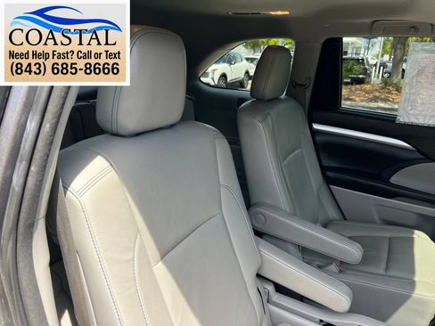 Used 2017 Toyota Highlander XLE FWD image 25