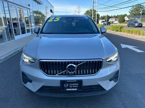 Used 2025 Volvo XC40 B5 Plus AWD/4WD image 7