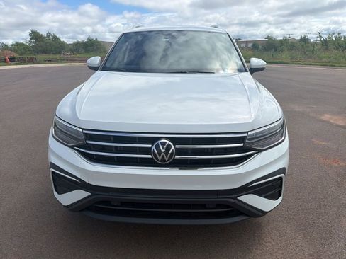 Used 2023 Volkswagen Tiguan SE AWD/4WD image 2