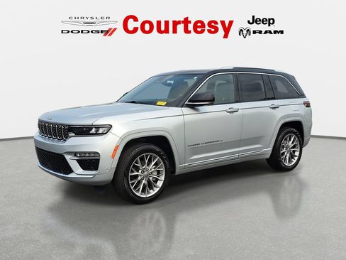 Certified 2022 Jeep Grand Cherokee Summit w/ Luxury Tech Group V AWD/4WD image 7