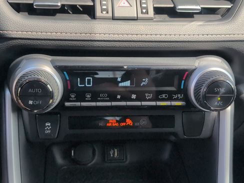 Used 2025 Toyota RAV4 XLE Premium AWD/4WD image 21