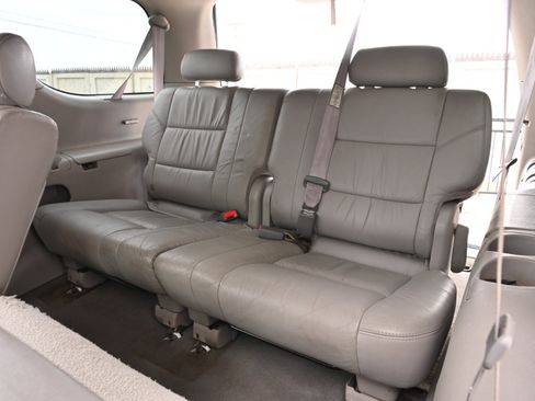 Used 2002 Toyota Sequoia Limited AWD/4WD image 18