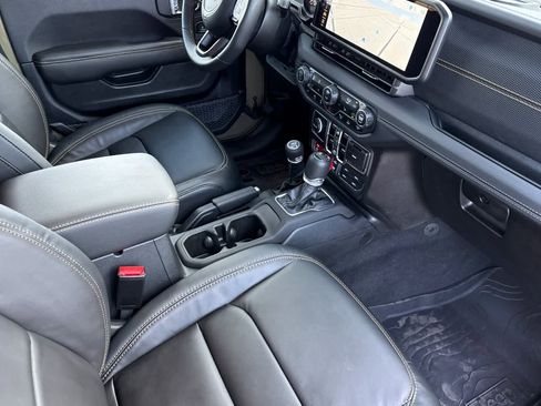 Used 2025 Jeep Wrangler Unlimited Rubicon 392 image 17