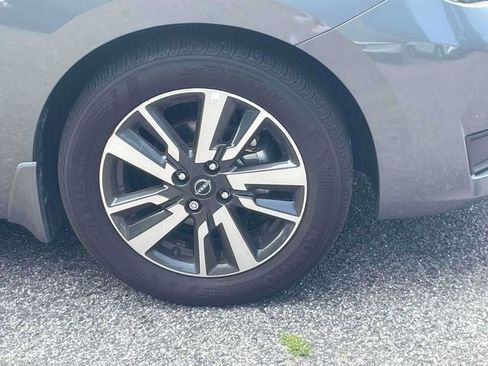 Used 2025 Nissan Versa SV w/ Trunk Package FWD image 11
