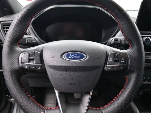 Used 2025 Ford Escape ST-Line AWD/4WD image 18