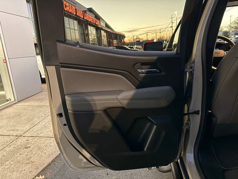 Used 2024 Chevrolet Colorado ZR2 w/ Technology Package image 35