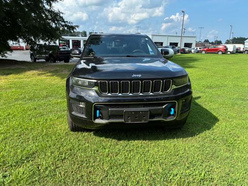 Used 2023 Jeep Grand Cherokee Overland w/ Luxury Tech Group IV AWD/4WD image 4