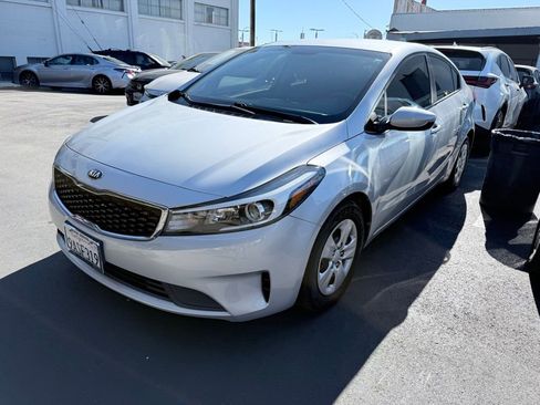 Used 2018 Kia Forte LX w/ LX Rear Camera Package image 2