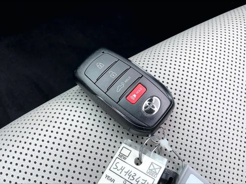 Used 2025 Toyota Tacoma Limited AWD/4WD image 15