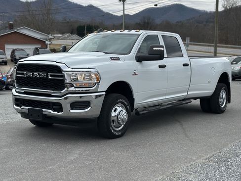 Used 2024 RAM 3500 Tradesman w/ Chrome Appearance Group image 7