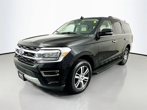 Used 2024 Ford Expedition Limited image 3