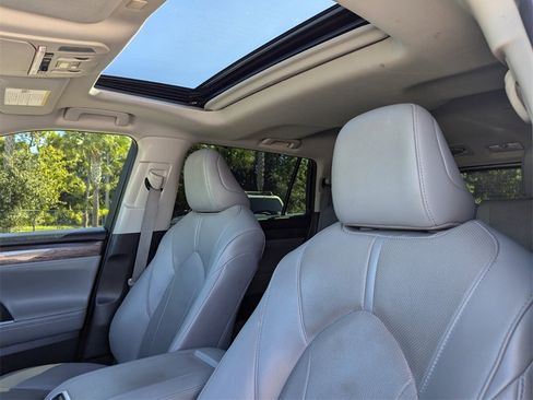 Used 2020 Toyota Highlander Limited image 26