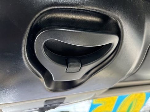 Used 2005 Chrysler Crossfire Limited image 22