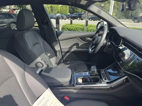 Used 2024 Audi Q8 Premium Plus image 32