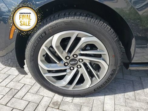 New 2025 Lincoln Navigator Reserve image 10