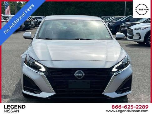 Used 2023 Nissan Altima 2.5 SV FWD image 2