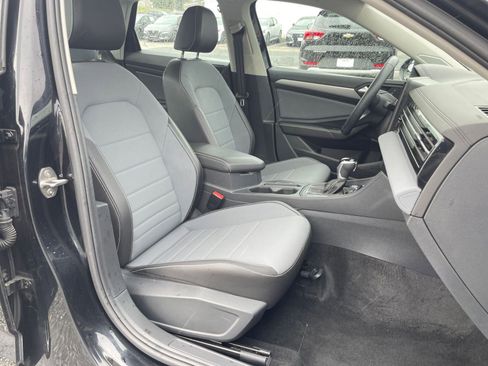 Used 2025 Volkswagen Jetta SE image 36