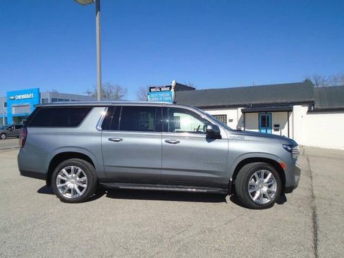 Used 2022 Chevrolet Suburban High Country w/ Max Trailering Package AWD/4WD image 5