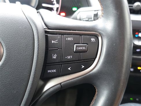 Used 2022 Lexus UX 250h w/ Premium Package image 28