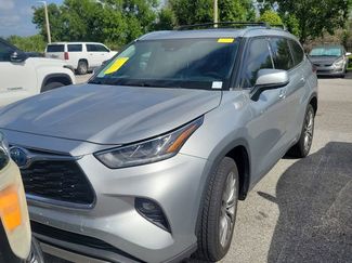 Used 2021 Toyota Highlander Platinum video 2