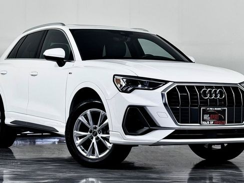 Used 2023 Audi Q3 2.0T Premium w/ Convenience Package AWD/4WD image 2