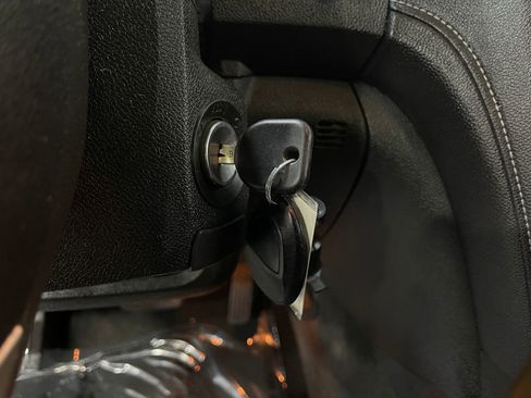 Used 2013 GMC Acadia Denali image 21