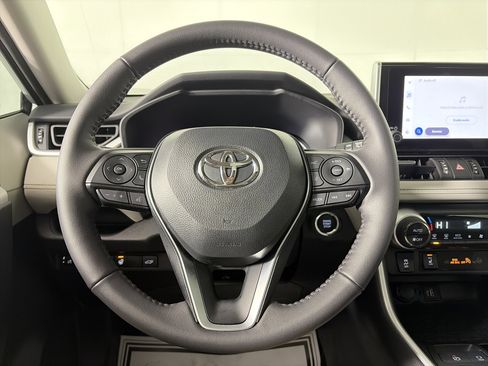 Used 2025 Toyota RAV4 XLE Premium image 31