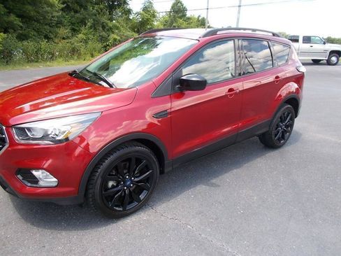 Used 2017 Ford Escape SE w/ Equipment Group 201A AWD/4WD image 7