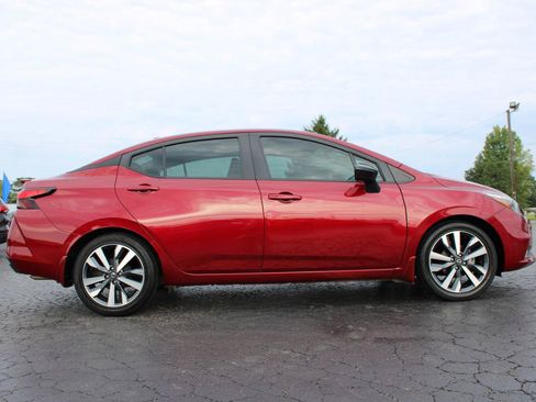 Used 2021 Nissan Versa SR FWD image 3