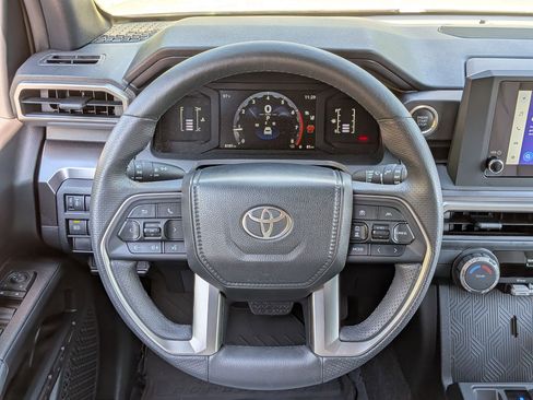 Used 2025 Toyota 4Runner SR5 AWD/4WD image 18