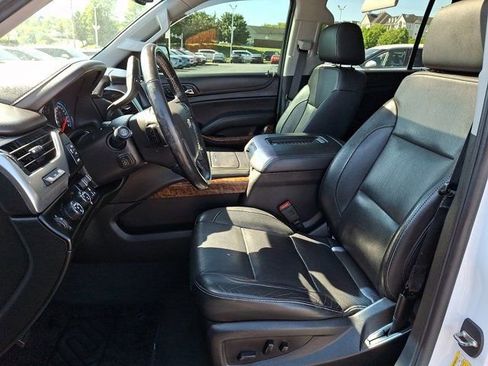 Used 2020 Chevrolet Suburban Premier AWD/4WD image 19
