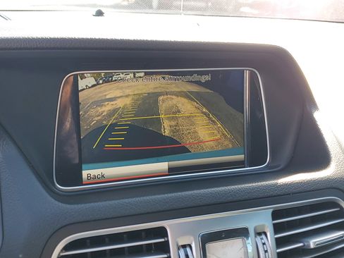 Used 2015 Mercedes-Benz E 400 E 400 w/ Premium 1 Package image 26