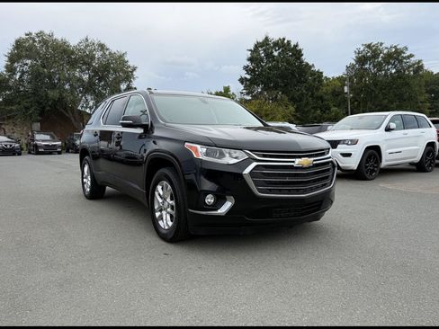 Used 2020 Chevrolet Traverse LT FWD image 1