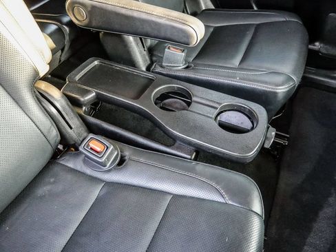 Used 2019 Toyota Highlander Limited w/ Carpet Mat Package (TMS) AWD/4WD image 28