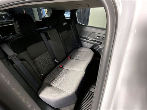 Certified 2025 Nissan Kicks SV image 36