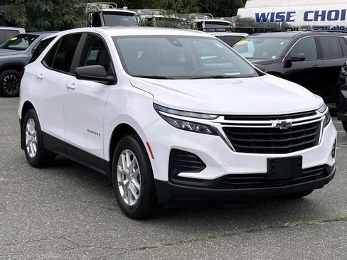 Used 2023 Chevrolet Equinox LS w/ LS Convenience Package AWD/4WD image 5