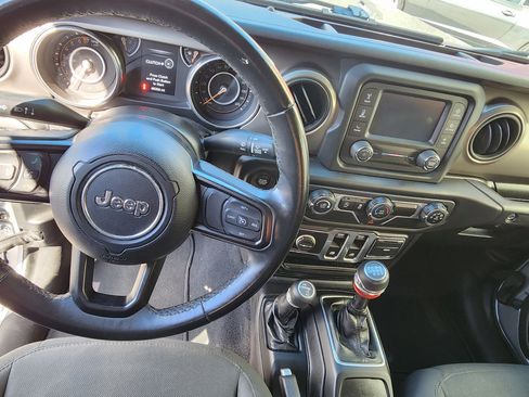 Used 2018 Jeep Wrangler Sport image 11