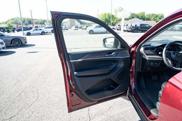 Used 2023 Jeep Grand Cherokee Limited RWD image 10