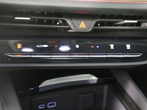 New 2025 Buick Envision Avenir image 18