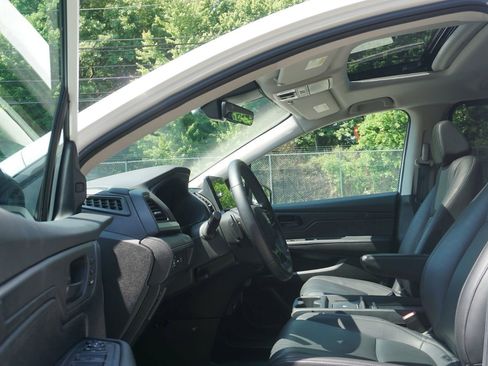 Used 2025 Honda Odyssey EX-L image 17