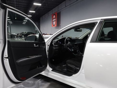 Used 2020 Kia Optima LX FWD image 9