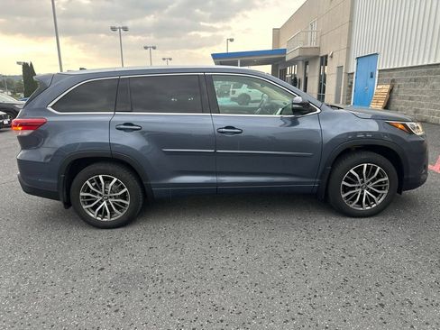 Used 2018 Toyota Highlander Limited Platinum AWD/4WD image 2