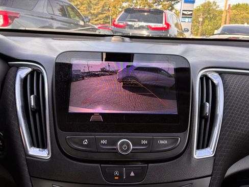 Used 2020 Chevrolet Malibu LT FWD image 32