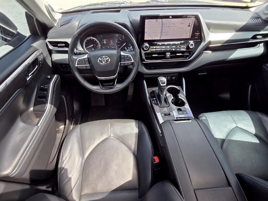 Certified 2022 Toyota Highlander Platinum FWD image 6