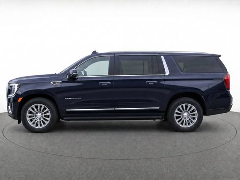 Used 2024 GMC Yukon XL Denali w/ Advanced Technology Package AWD/4WD image 4