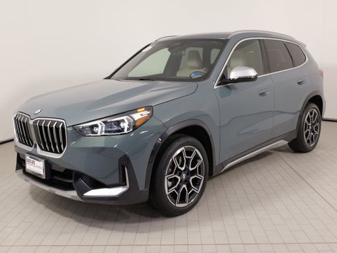 Used 2023 BMW X1 xDrive28i w/ Premium Package AWD/4WD image 3