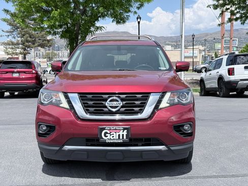 Used 2017 Nissan Pathfinder Platinum w/ Family Entertainment Package AWD/4WD image 11