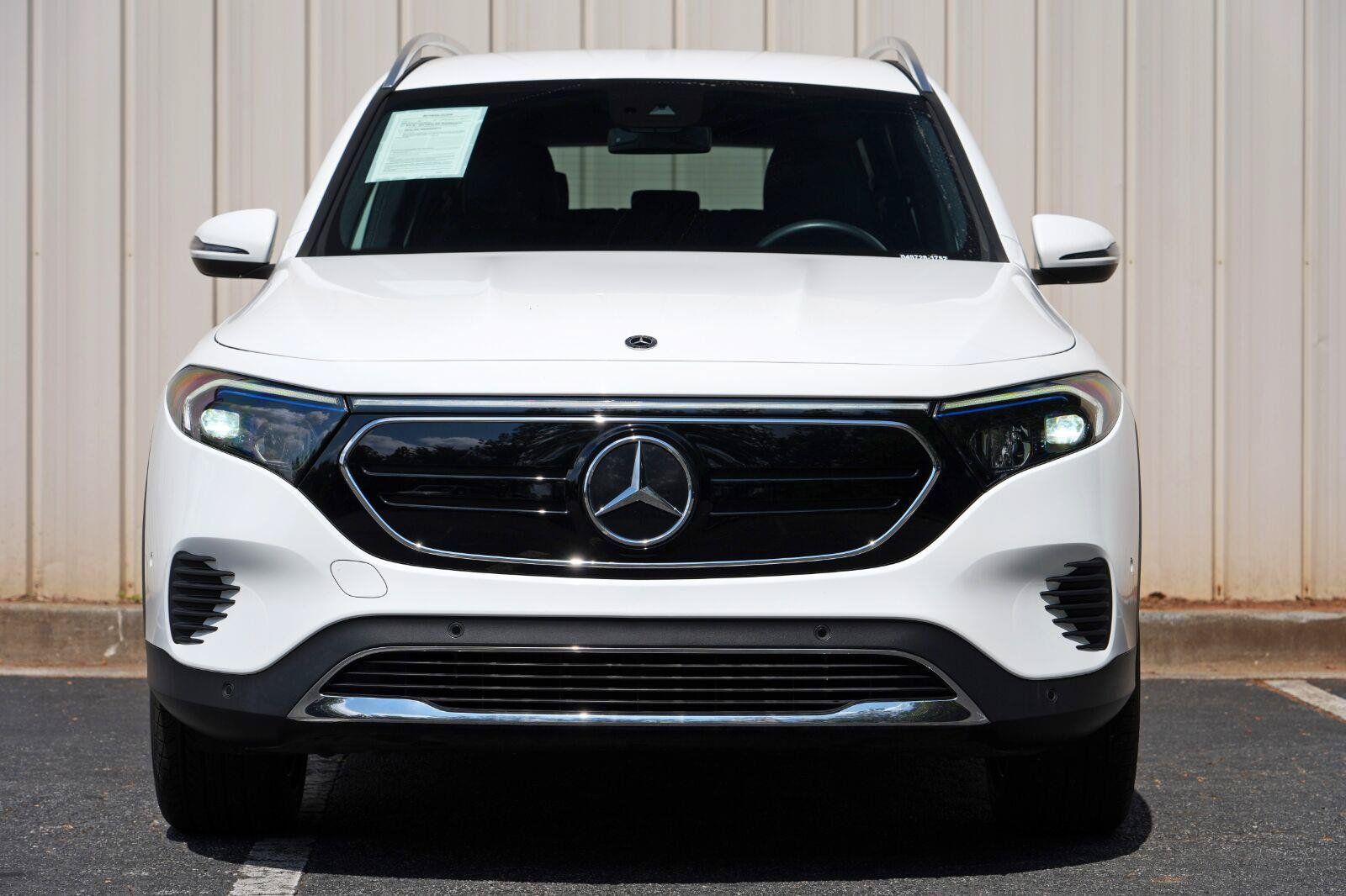 Used 2023 Mercedes-Benz EQB 300 4MATIC w/ Exclusive Package image 7