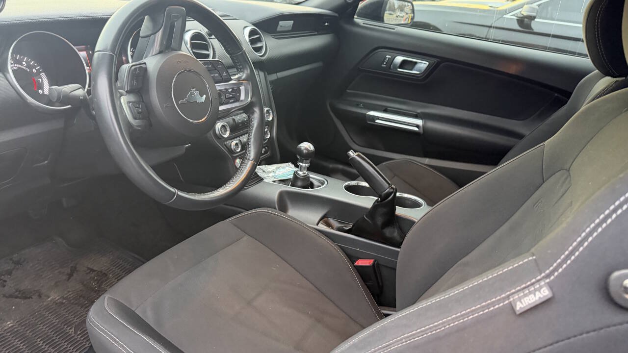 Used 2018 Ford Mustang Coupe RWD image 17