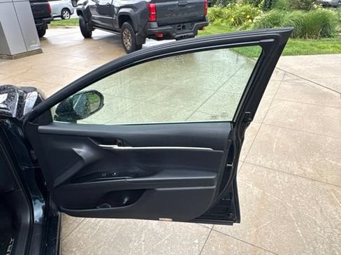 Used 2018 Toyota Camry SE FWD image 31